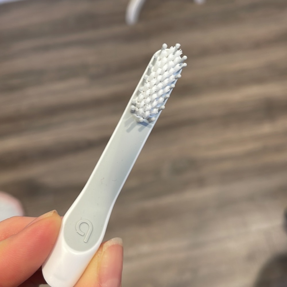 Quip (sealed toothbrush replacement head)